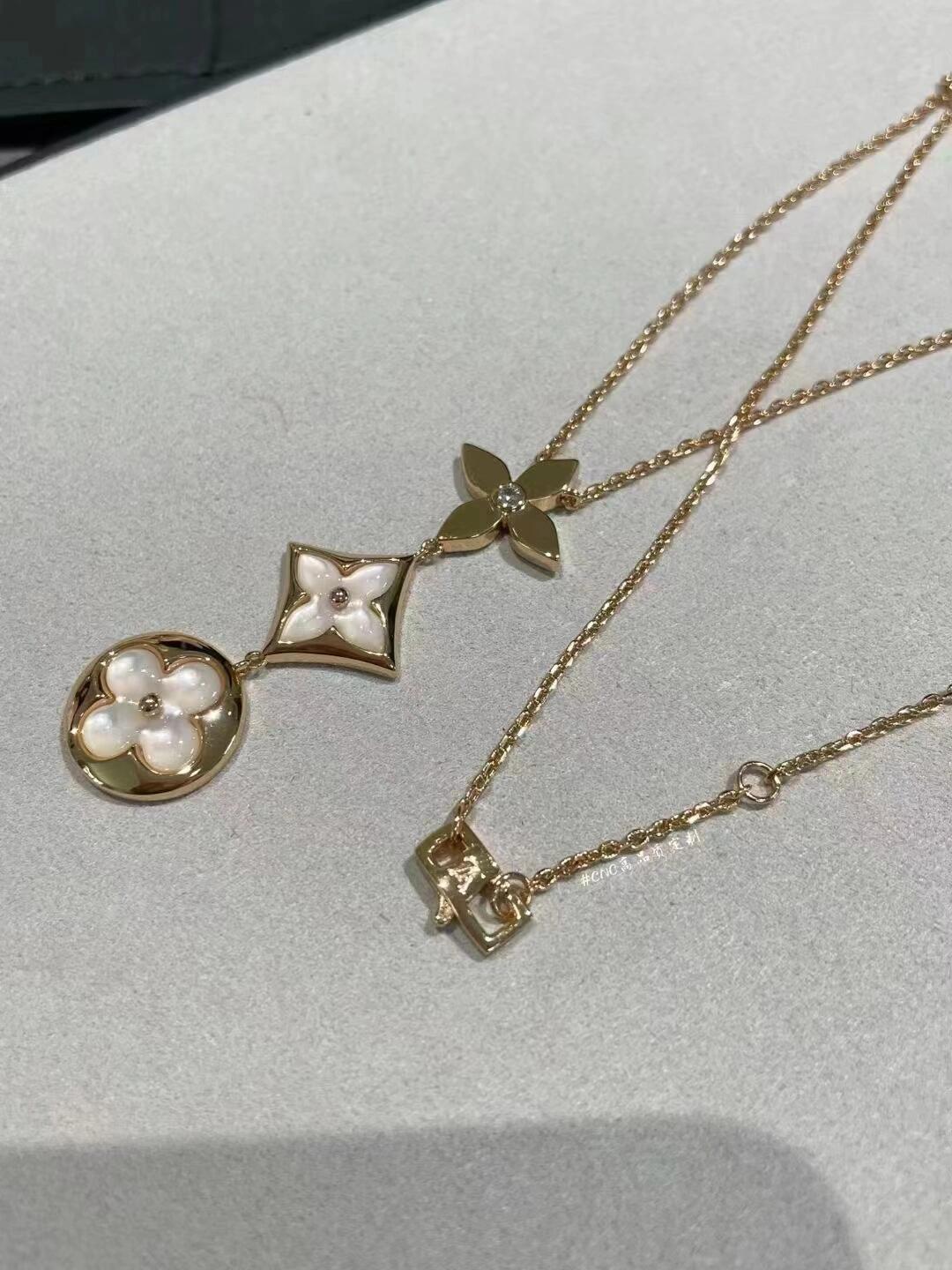 Geometric Emblem Pendant Necklace in Polished Metal-Tone – Design 024 detail view