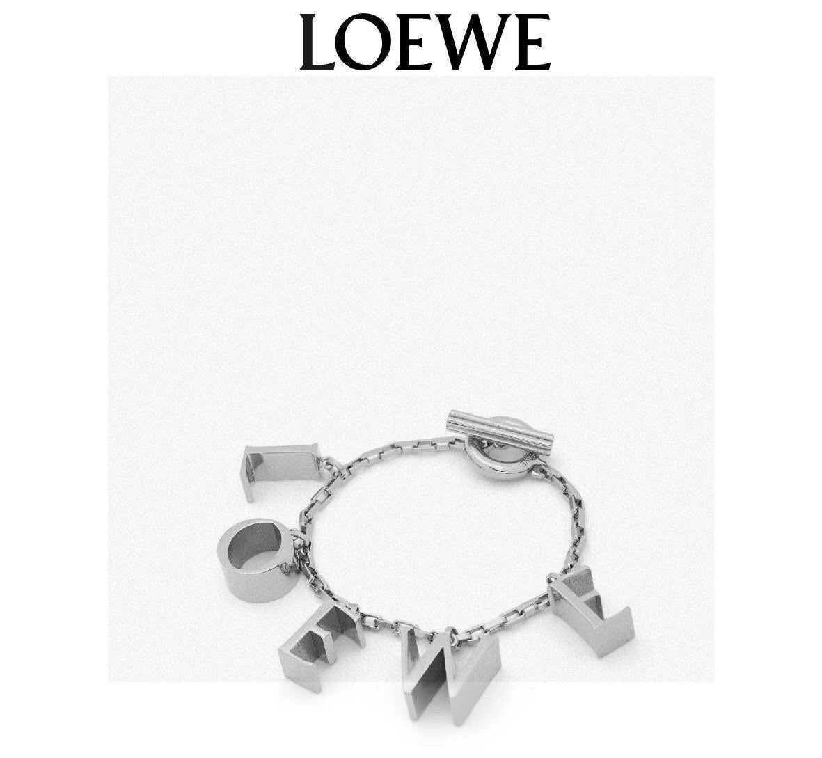 Sculptural Pendant Necklace in Polished Metal-Tone – Design 03 detail view