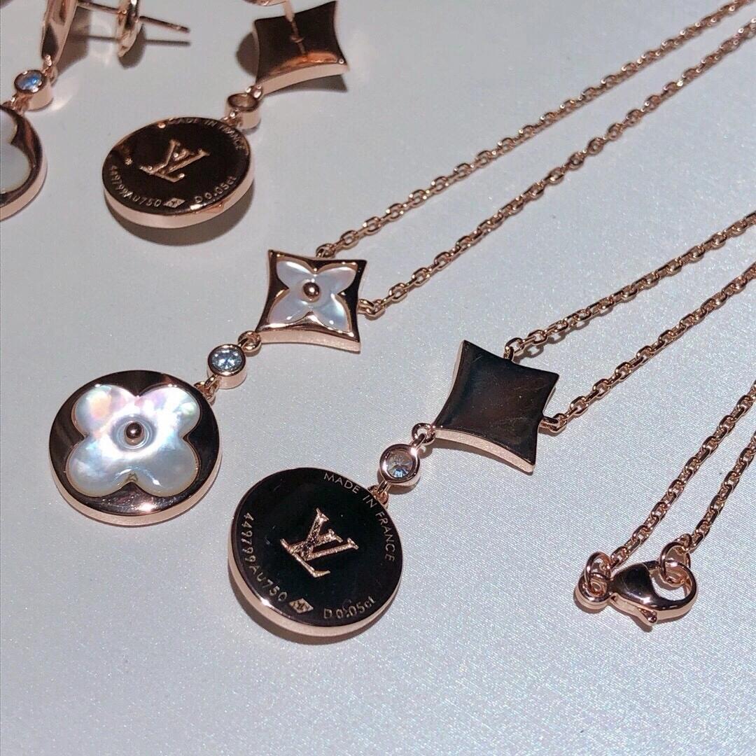 Geometric Emblem Pendant Necklace in Polished Metal-Tone – Design 018 close-up detail