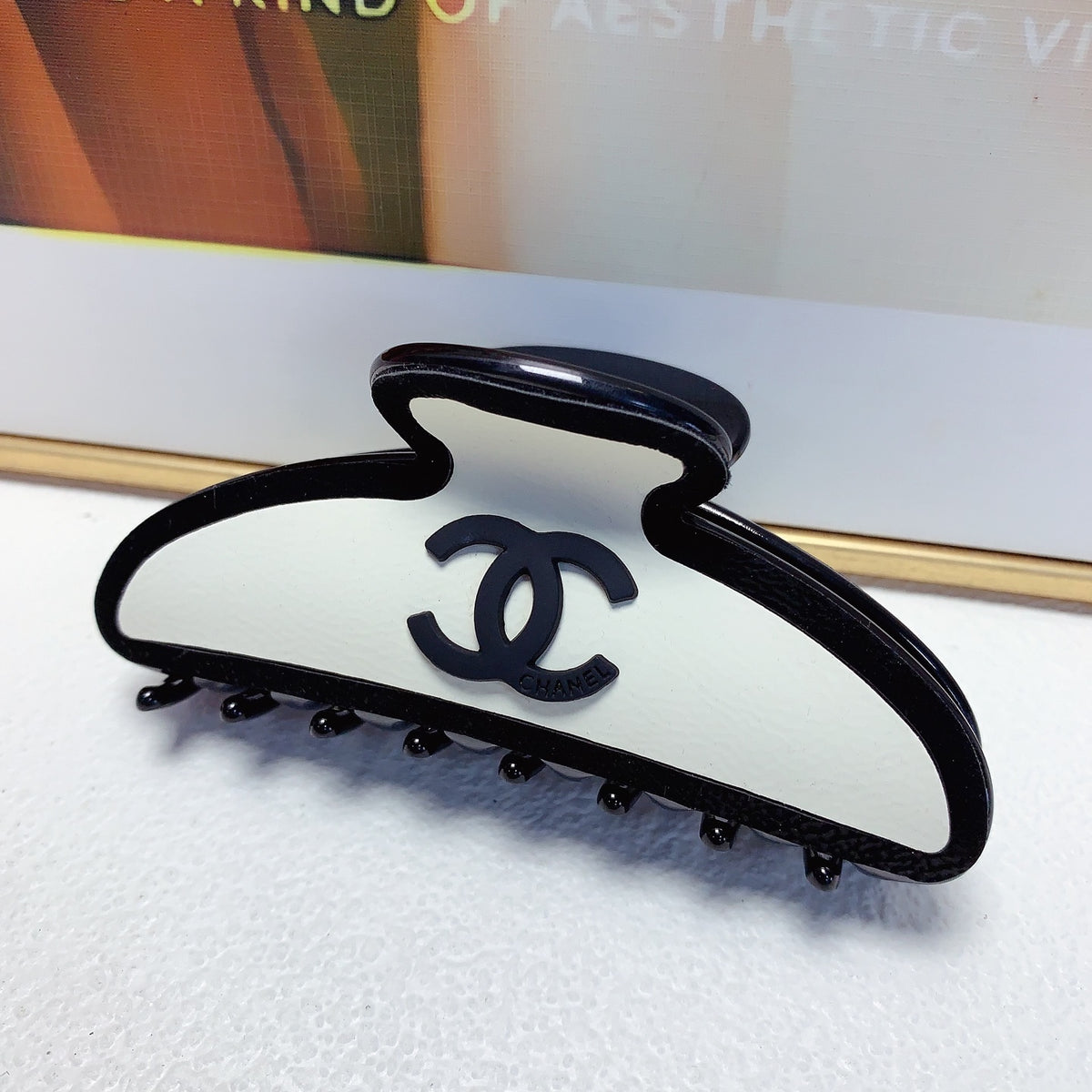 Signature Emblem Hair Clip – Black Detail close-up detail