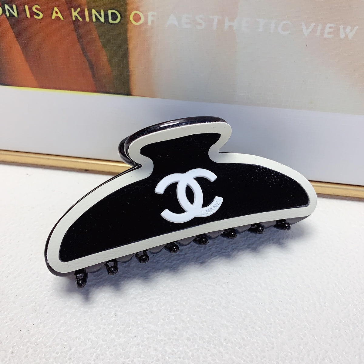 Signature Emblem Hair Clip – Black Detail front product view
