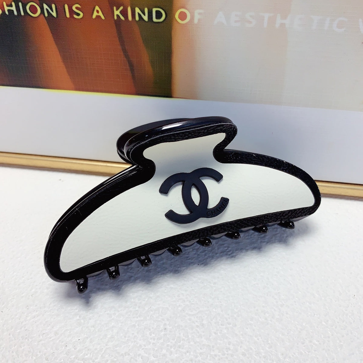 Signature Emblem Hair Clip – Black Detail side detail