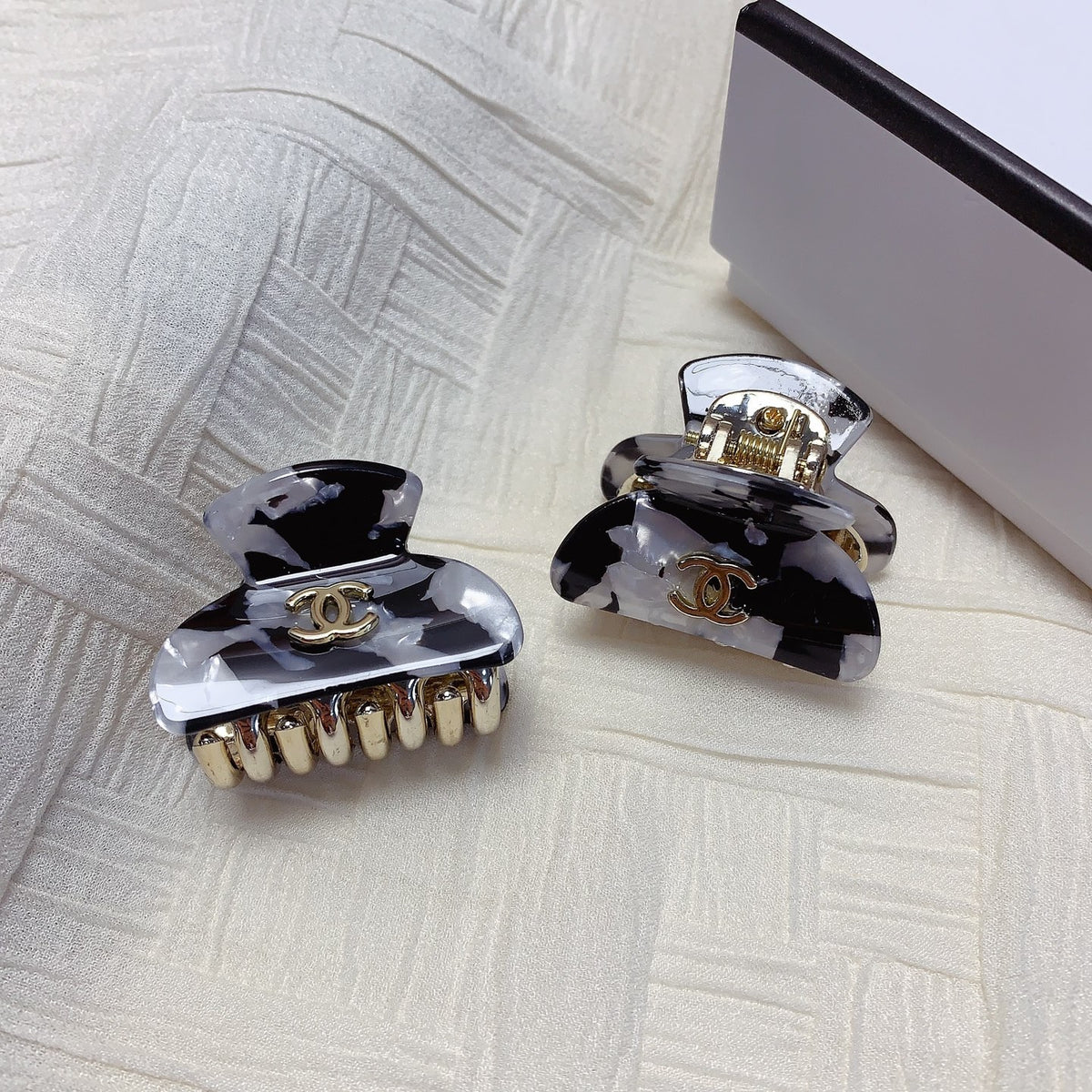 Signature Emblem Hair Clip – Design 005 styled product view