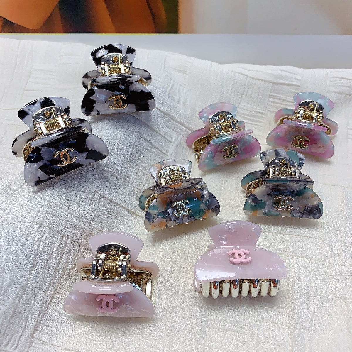 Signature Emblem Hair Clip – Design 005 main product view