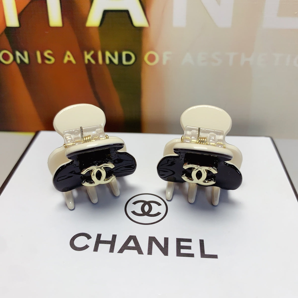 Signature Emblem Hair Clip – Design 006 side detail