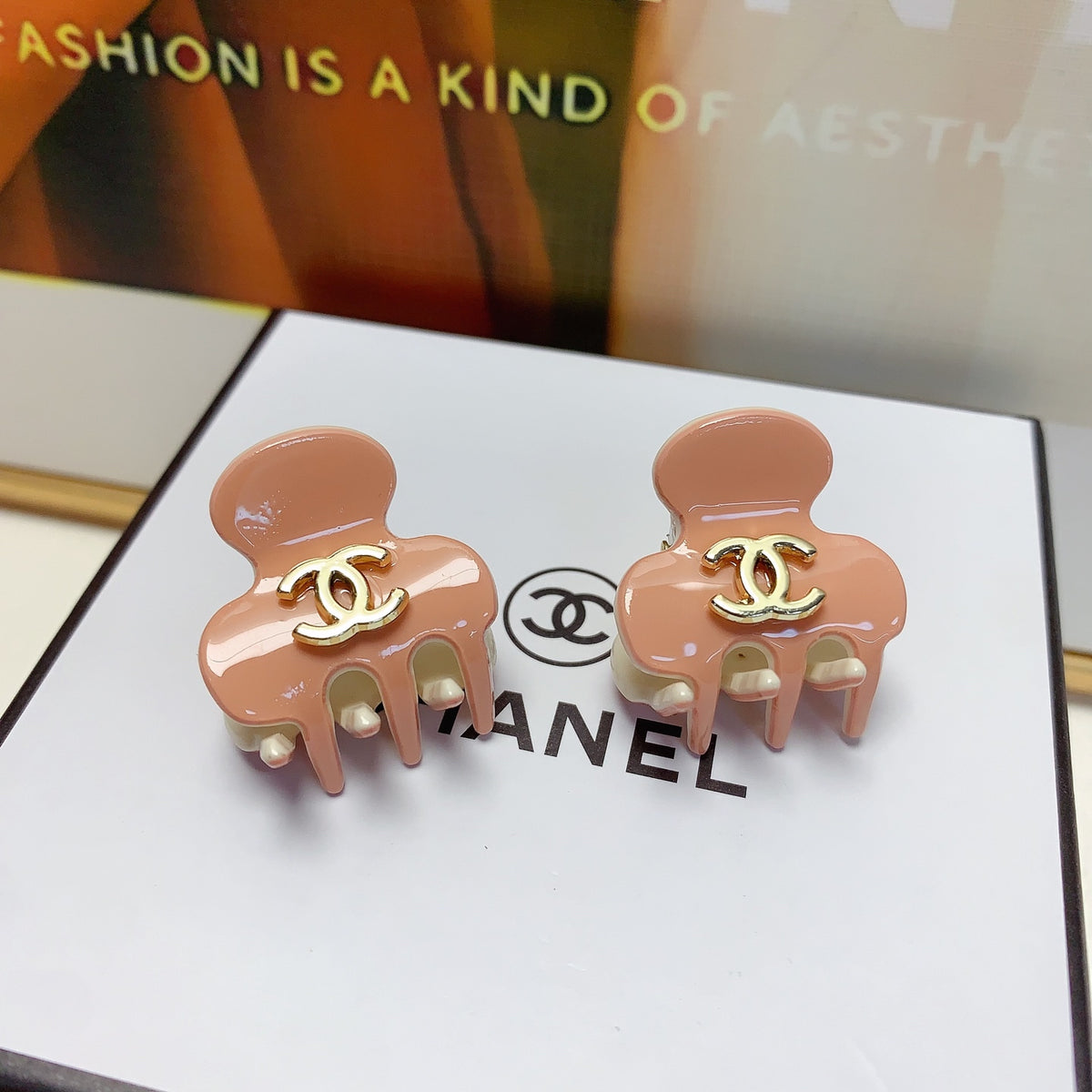 Signature Emblem Hair Clip – Design 006 close-up detail