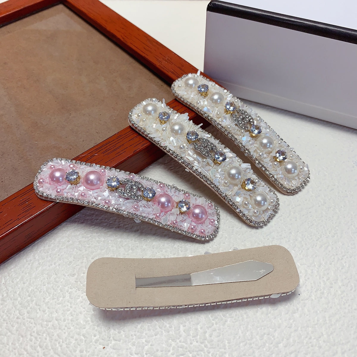 Pearl Hair Clip – Pearl Detail front product view