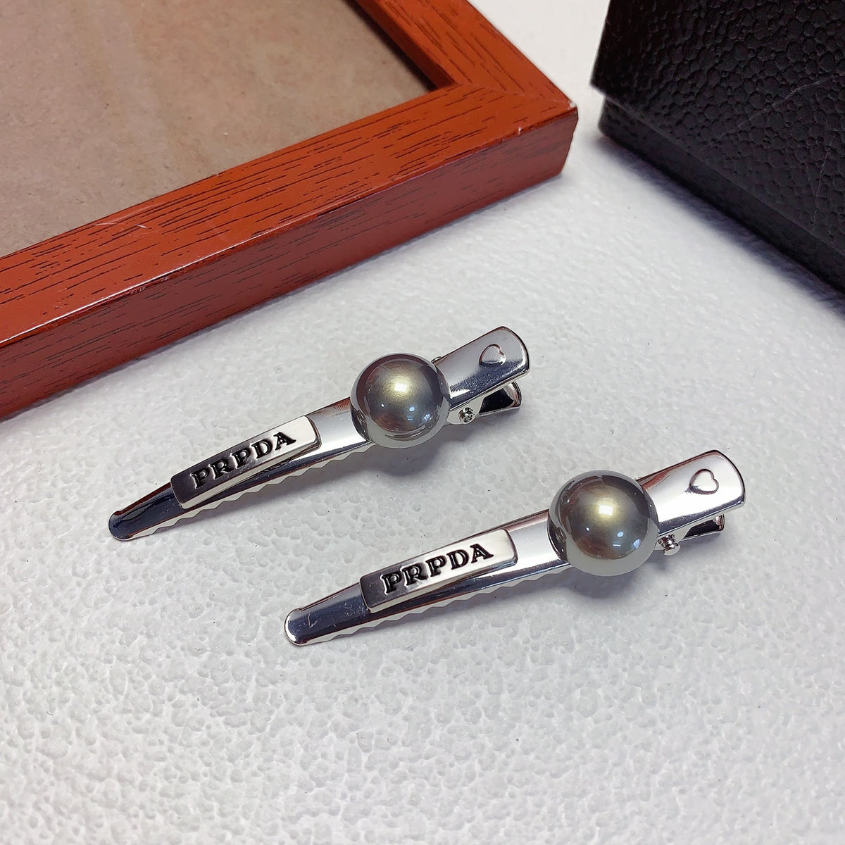 Pearl-Detail Hair Clip Set styled detail