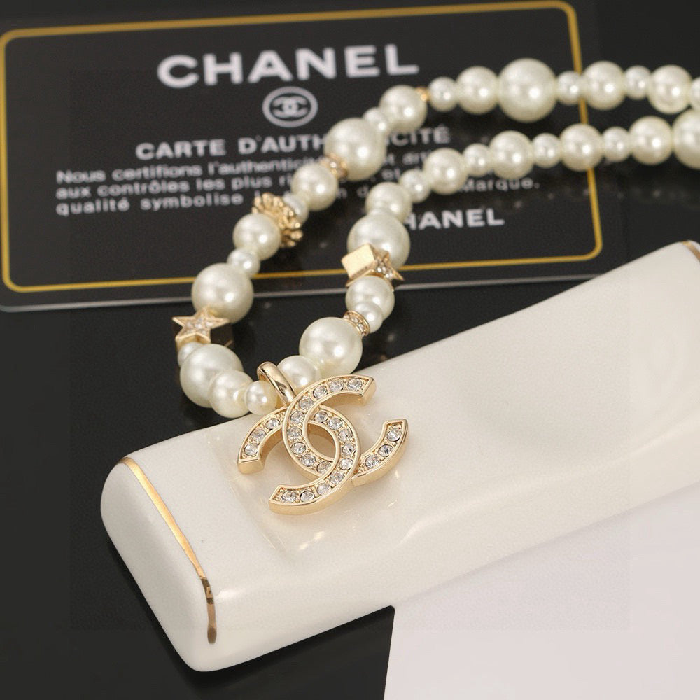 Pearl Pearl-Detail Pendant Necklace – Pearl Detail – Design 034 front product view