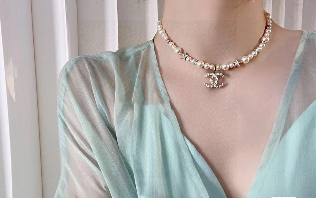 Pearl Pearl-Detail Pendant Necklace – Pearl Detail – Design 034 main product view