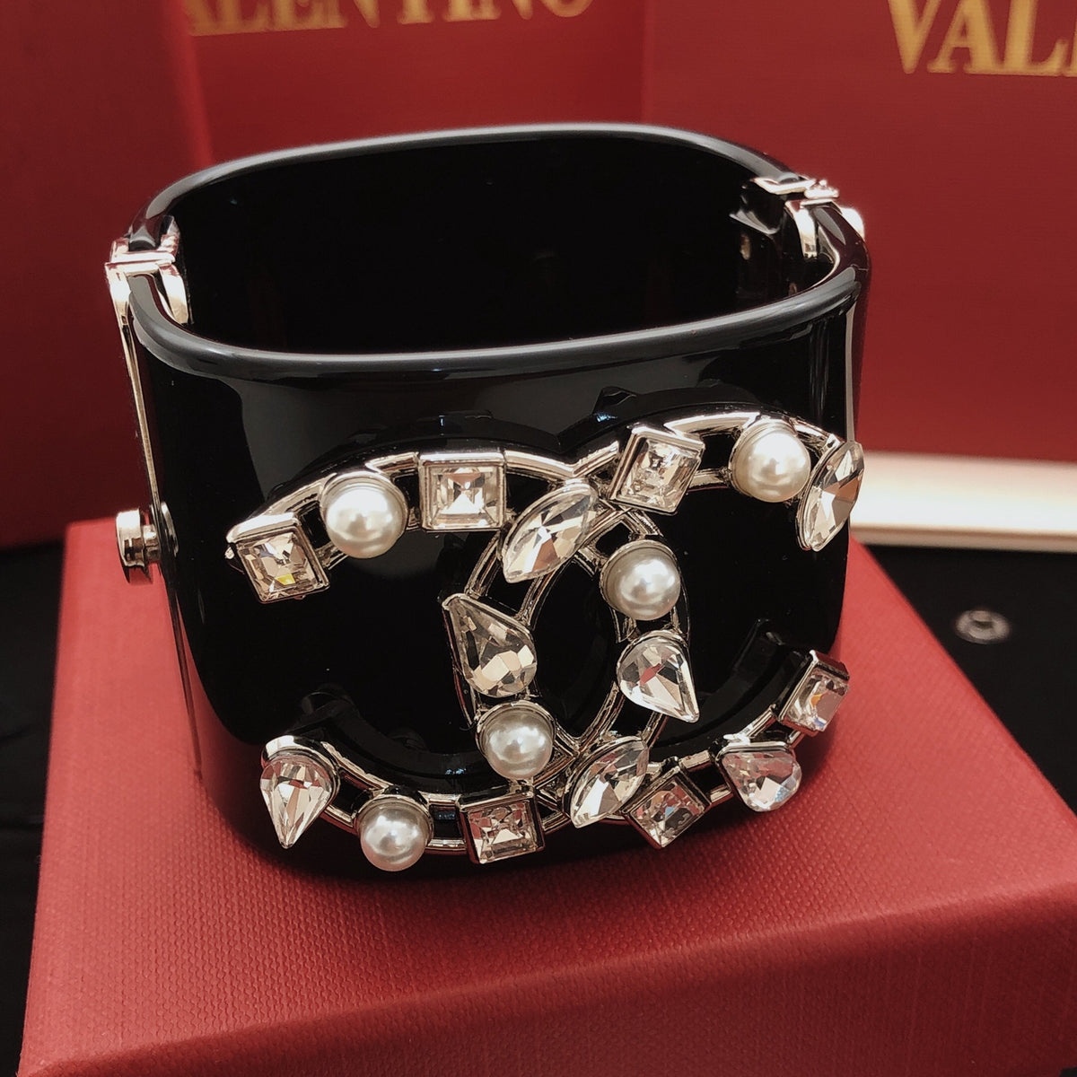 Signature Emblem Bangle in Silver-Tone – Black Detail – Design 004 detail view