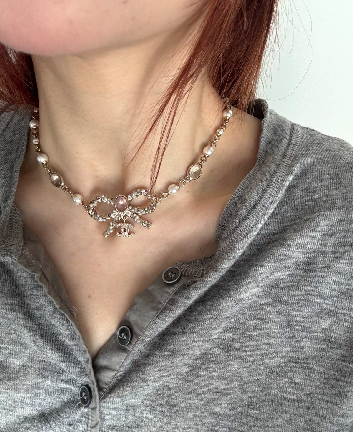 Bow Pearl-Detail Pendant Necklace – Pearl Detail – Design 005 detail view