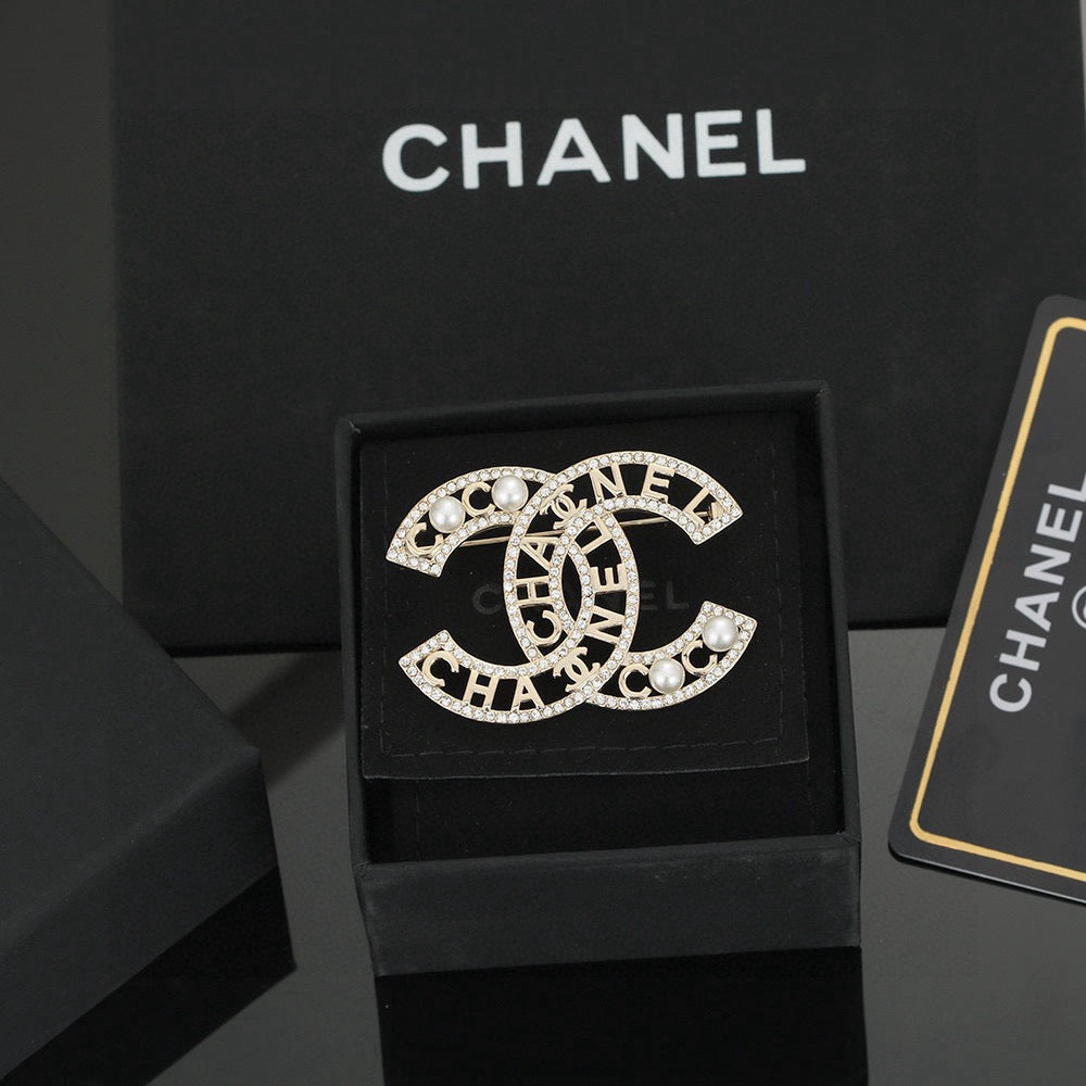Double-C Emblem Brooch in Gold-Tone – Pearl Detail – Design 003 main product view