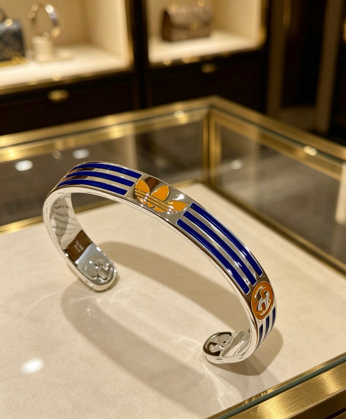 Double-G Emblem Bangle in Polished Metal-Tone – Design 022 front product view