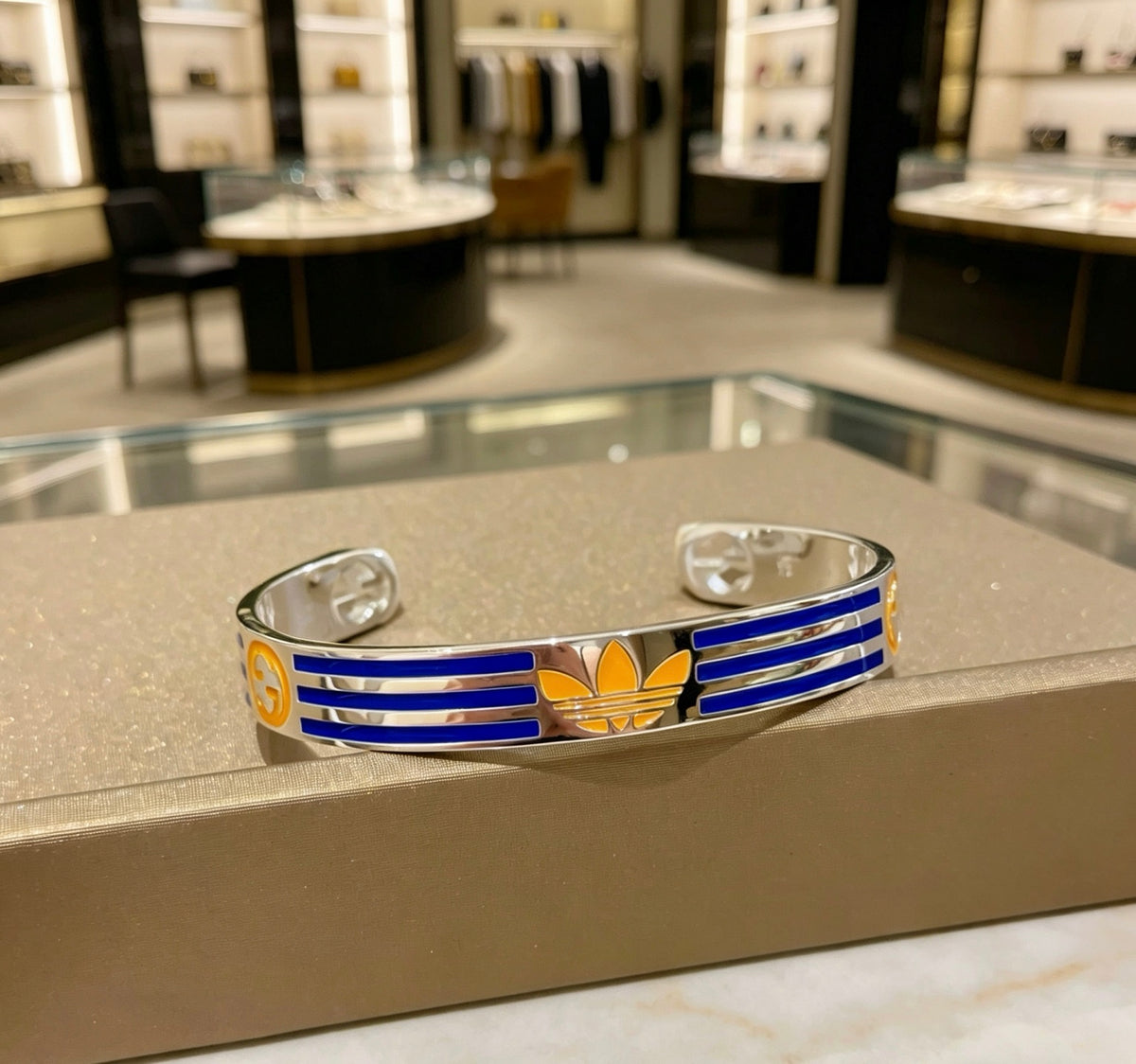 Double-G Emblem Bangle in Polished Metal-Tone – Design 027 front product view