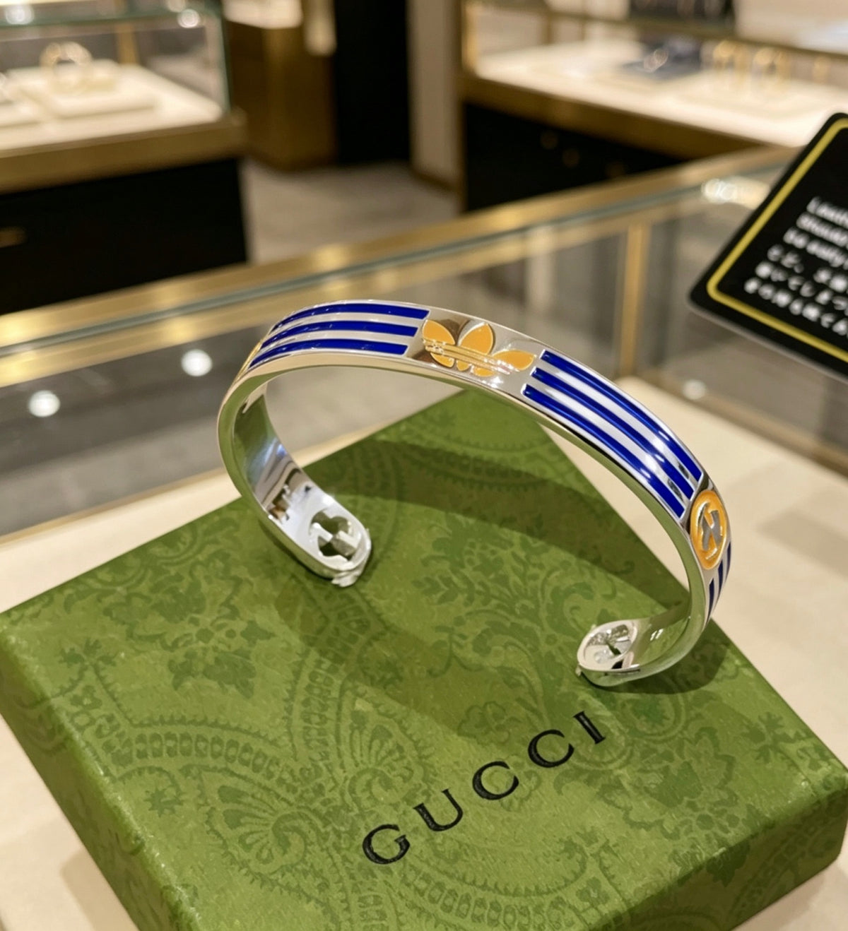 Double-G Emblem Bangle in Polished Metal-Tone – Design 027 side detail