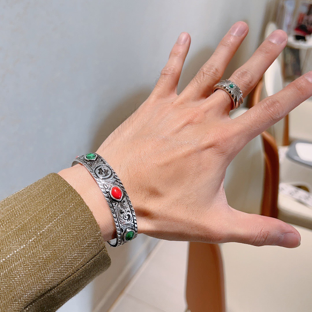 Double-G Emblem Bangle in Polished Metal-Tone – Design 021 detail view