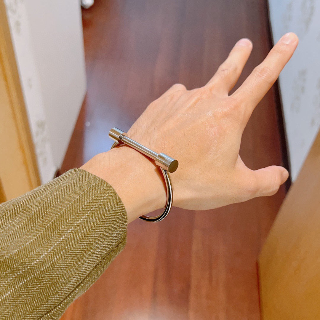 Double-G Emblem Bangle in Silver-Tone – Vintage Detail – Design 009 styled product view