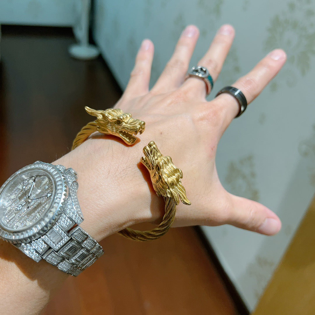Double-G Emblem Bangle in Silver-Tone – Vintage Detail – Design 006 detail view