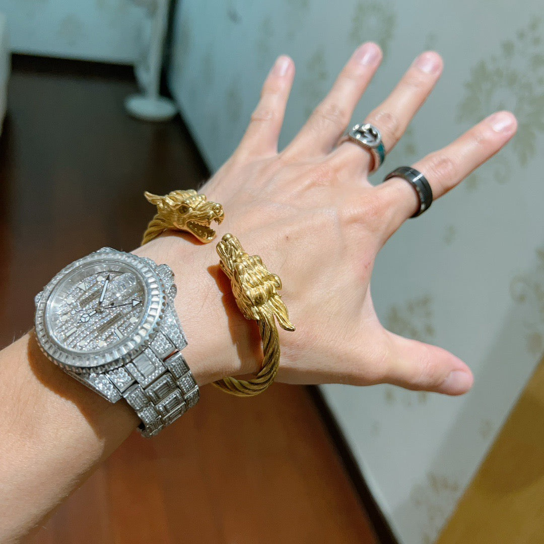 Double-G Emblem Bangle in Silver-Tone – Vintage Detail – Design 006 main product view