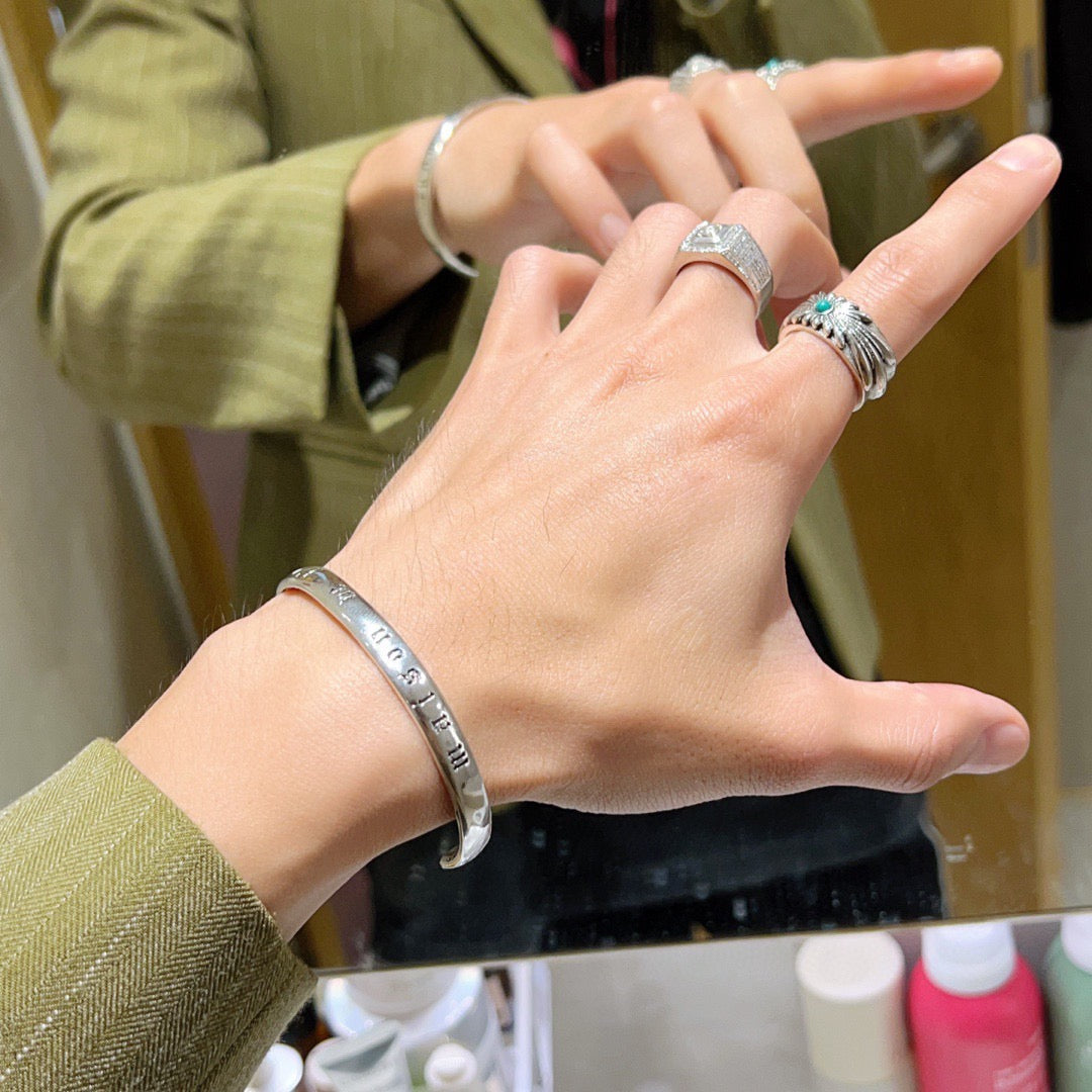Double-G Emblem Bangle in Silver-Tone – Vintage Detail – Design 004 detail view