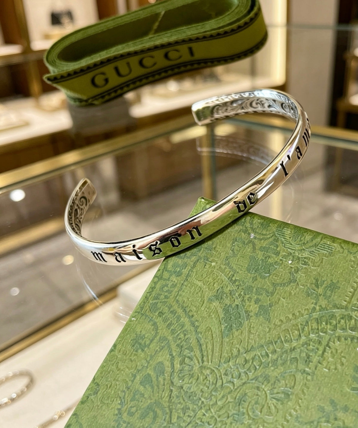 Double-G Emblem Bangle in Silver-Tone – Vintage Detail – Design 004 front product view