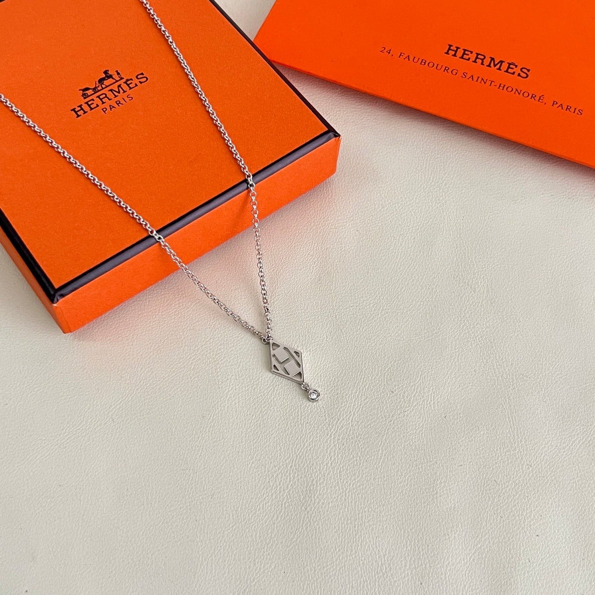 Toggle Pendant Necklace in Polished Metal-Tone – Toggle Detail – Design 023 side detail