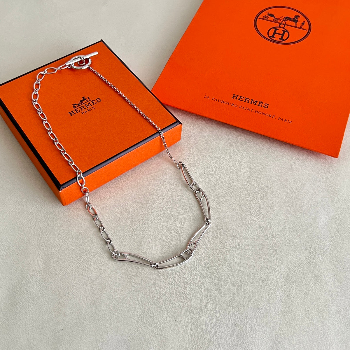 Horse Pendant Necklace in Polished Metal-Tone – Design 021 side detail