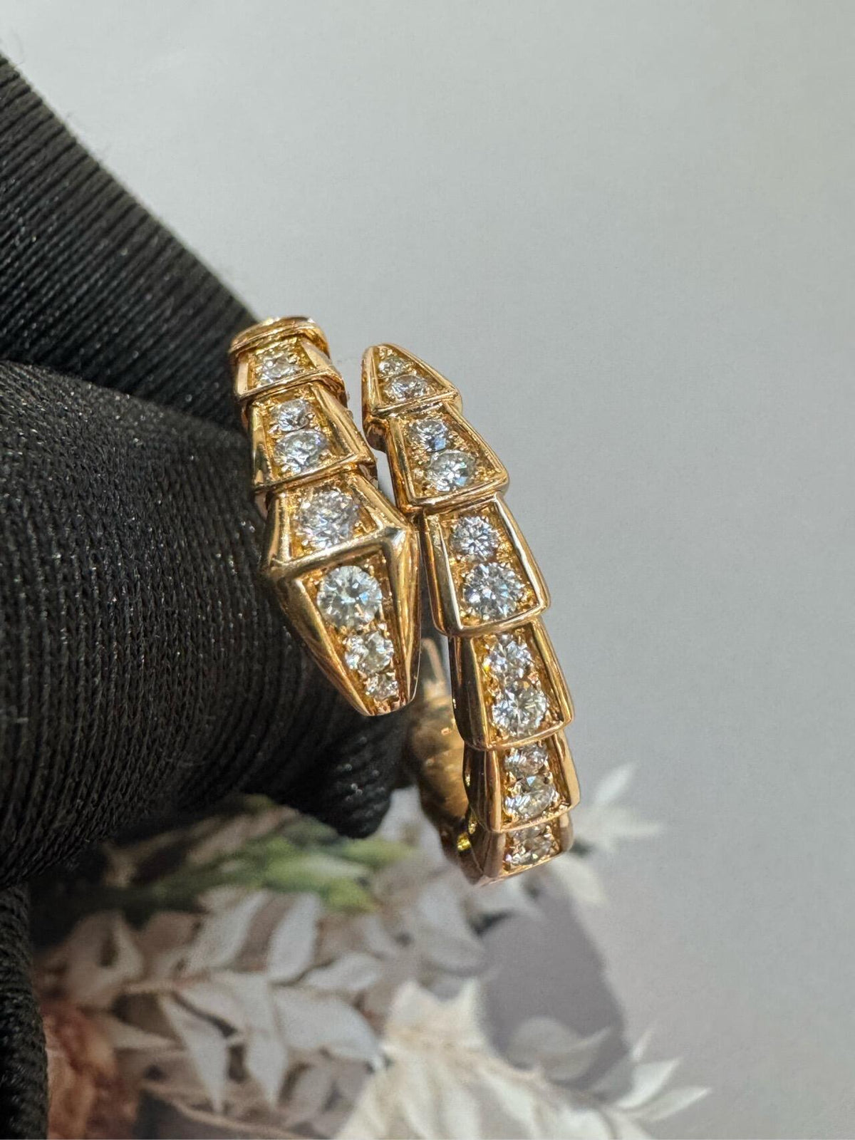 Serpentine Statement Ring in Rose-Gold-Tone – Rose Gold Detail – Design 003 detail view