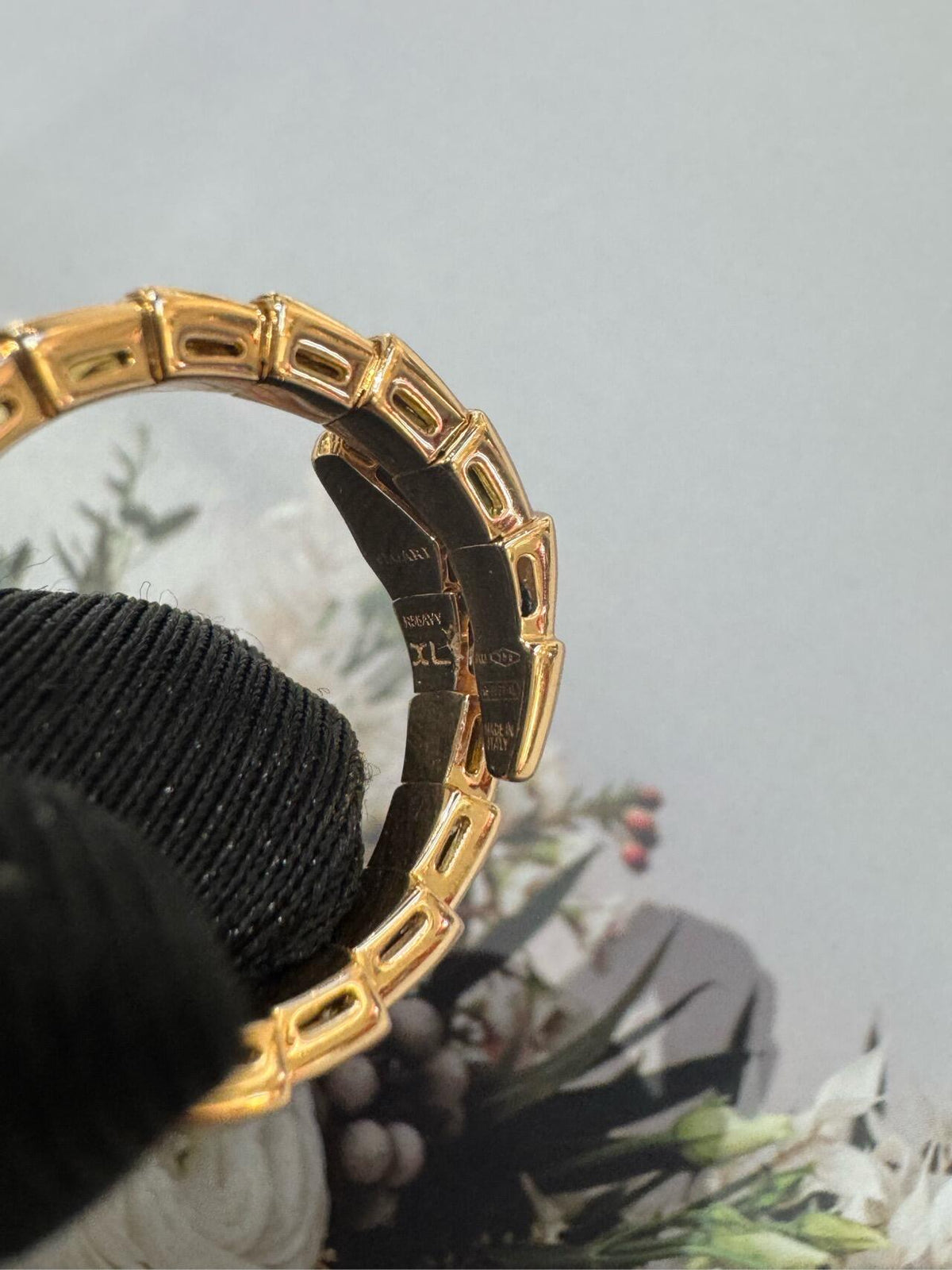Serpentine Statement Ring in Rose-Gold-Tone – Rose Gold Detail – Design 003 close-up detail