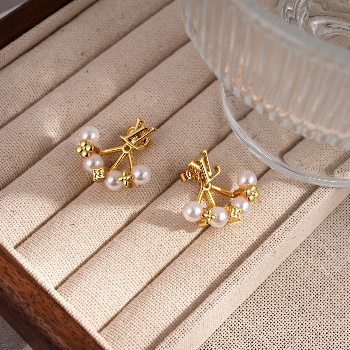 Geometric Emblem Stud Earrings in Polished Metal-Tone – Design 025 side detail