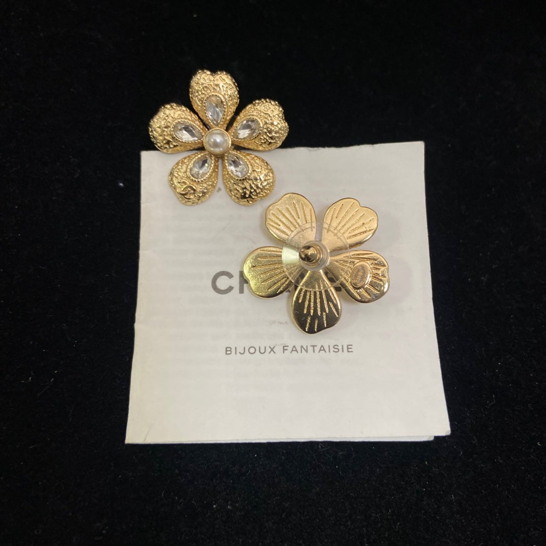 Double-C Emblem Stud Earrings in Polished Metal-Tone – Design 246 styled product view