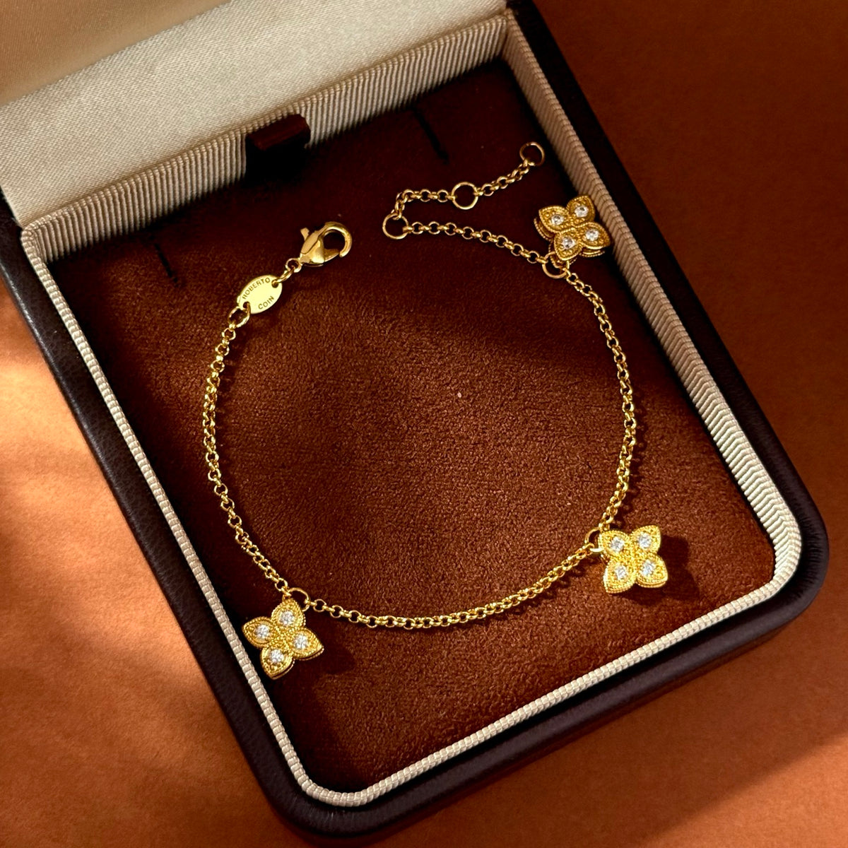 Clover Bracelet in Gold-Tone – Design 02 front product view