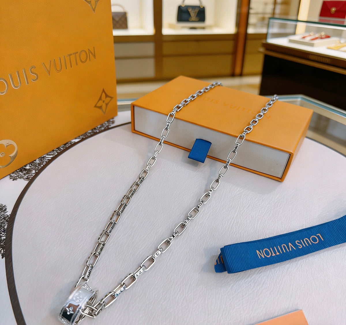 Chain Pendant Necklace in Silver-Tone – Design 025 main product view