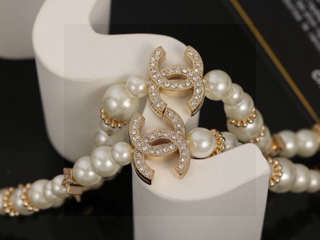 Double-C Emblem Pearl-Detail Pendant Necklace – Pearl Detail – Design 062 side detail