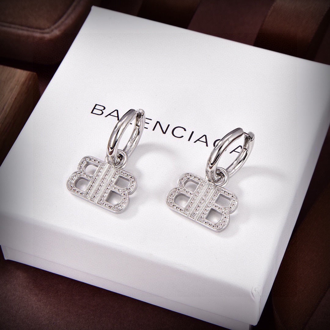 Geometric Emblem Stud Earrings in Gold-Tone – Design 008 side detail