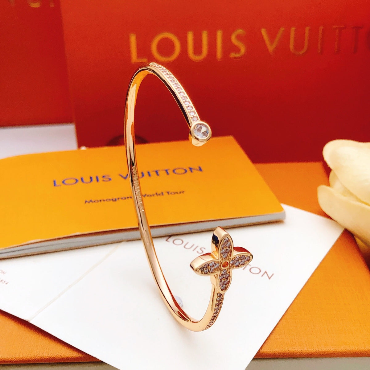 Geometric Emblem Bangle in Rose-Gold-Tone – Rose Gold Detail – Design 003 side detail