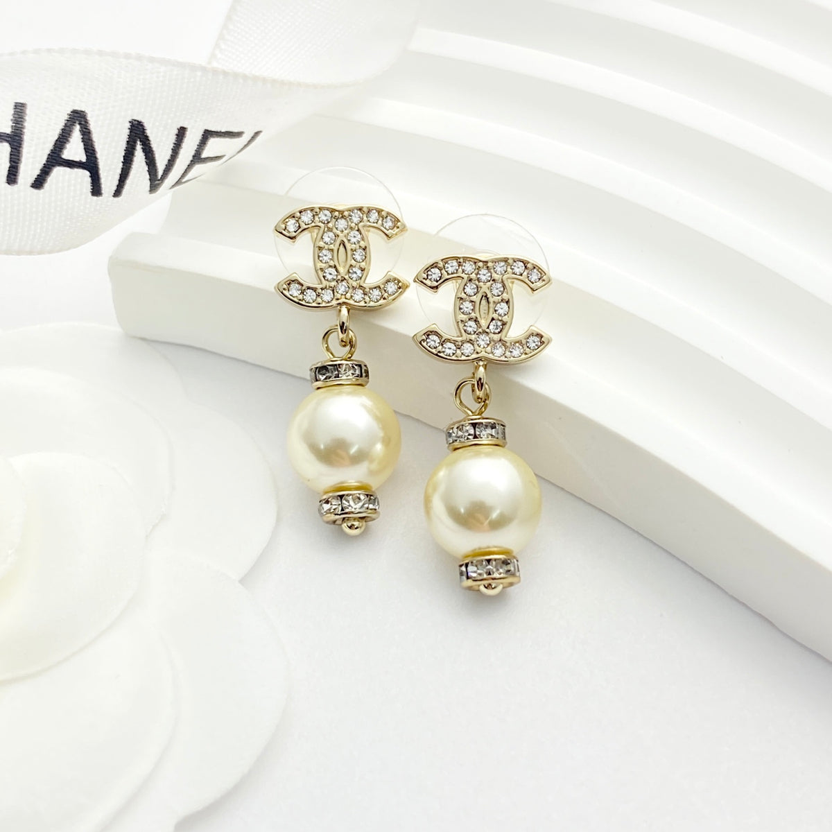 Pearl Pearl-Detail Stud Earrings – Pearl Detail – Design 008 front product view