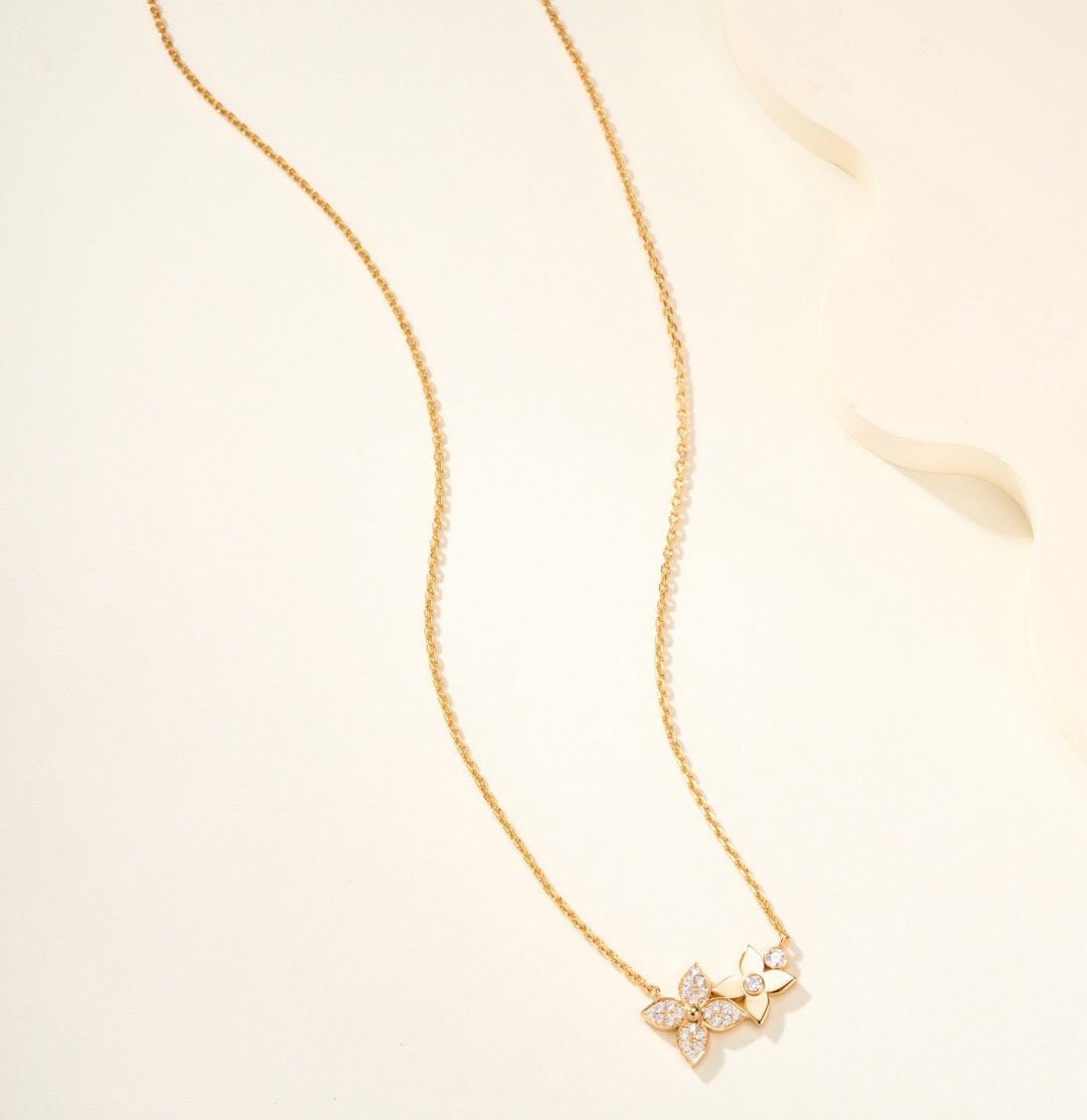 Clover Pendant Necklace in Polished Metal-Tone – Clover Detail – Design 007 main product view