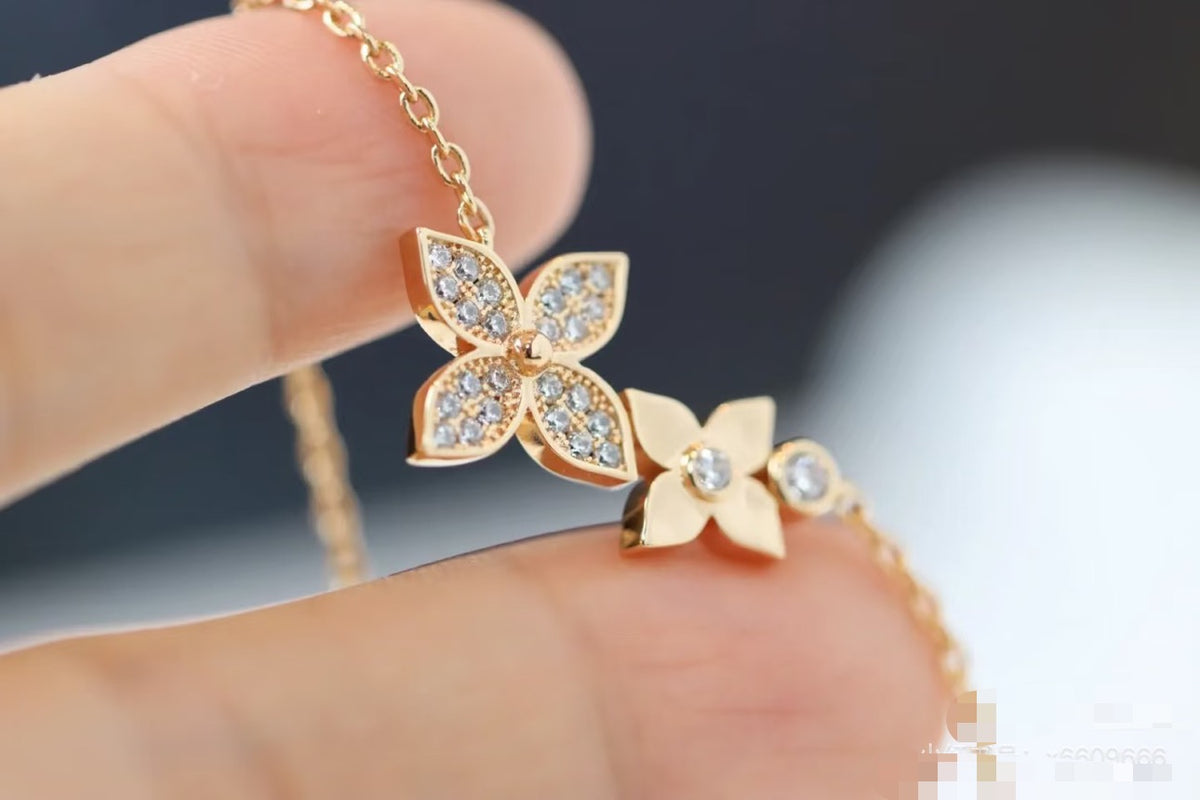 Clover Pendant Necklace in Polished Metal-Tone – Clover Detail – Design 007 detail view