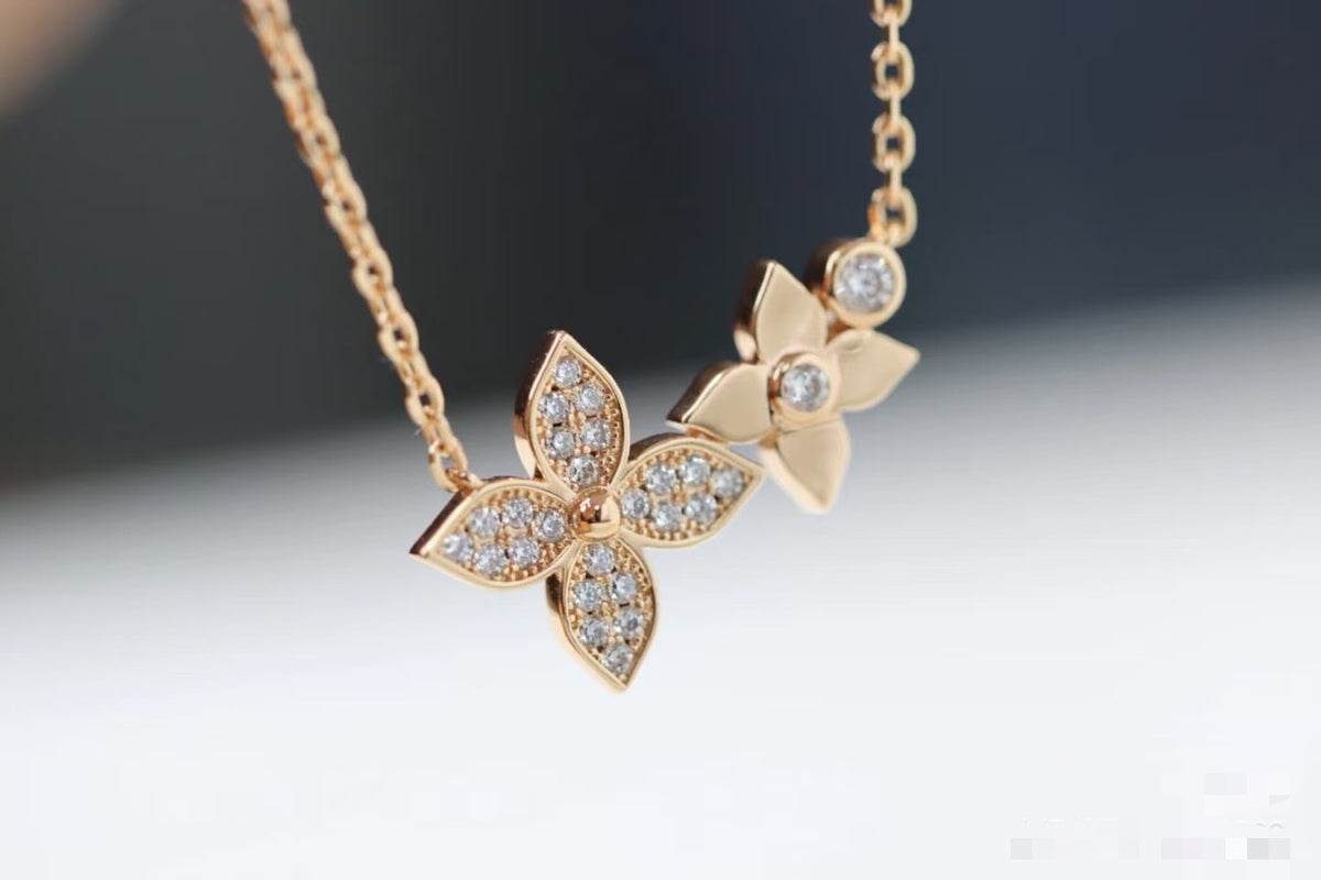 Clover Pendant Necklace in Polished Metal-Tone – Clover Detail – Design 007 detail view