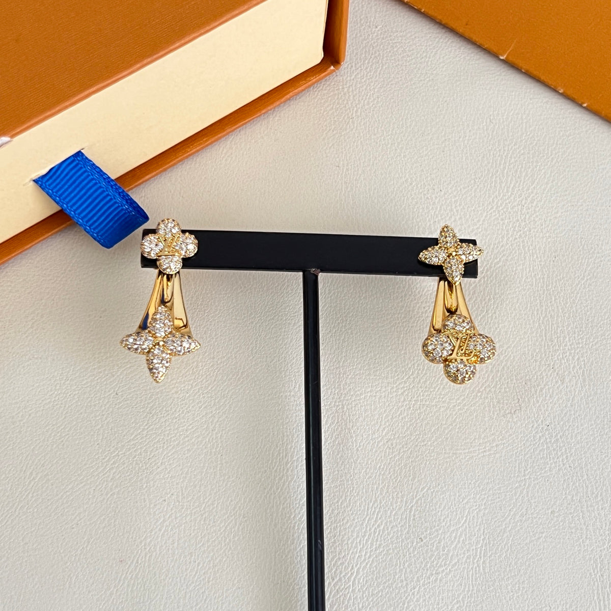 Geometric Emblem Stud Earrings in Polished Metal-Tone – Design 029 side detail