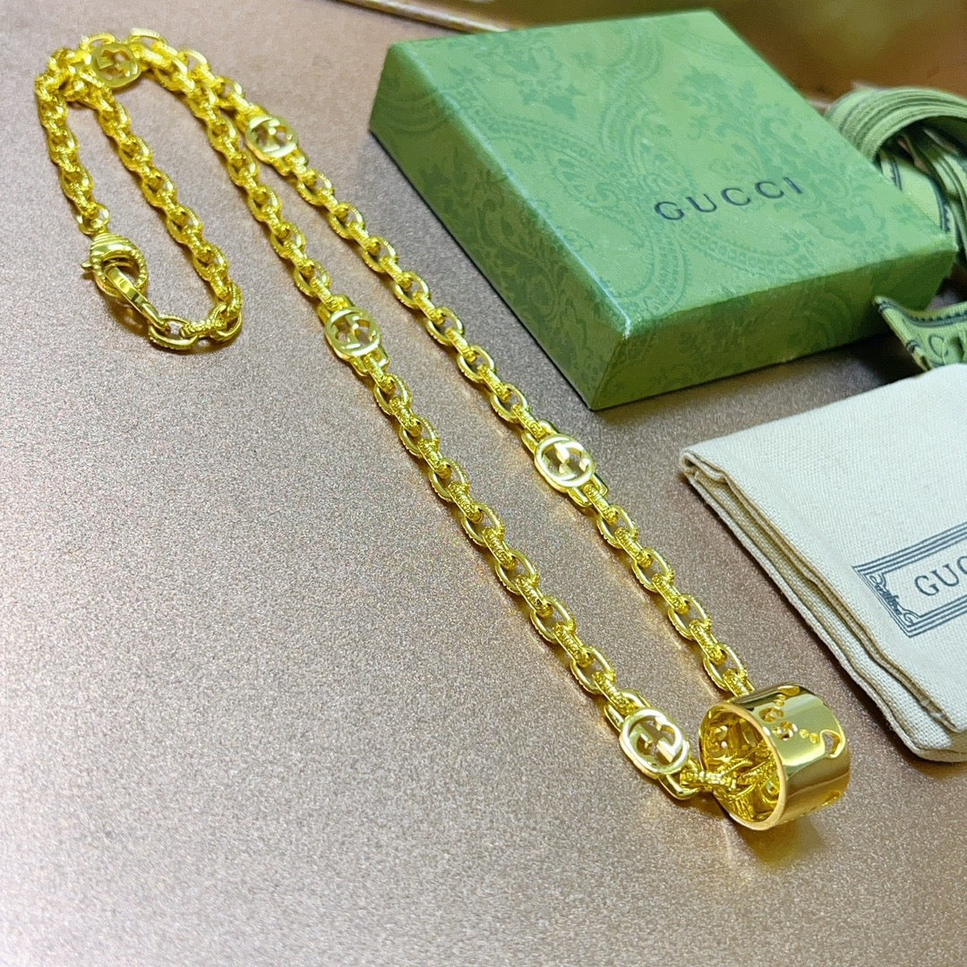 Double-G Emblem Pendant Necklace in Polished Metal-Tone – Vintage Detail – Design 034 side detail