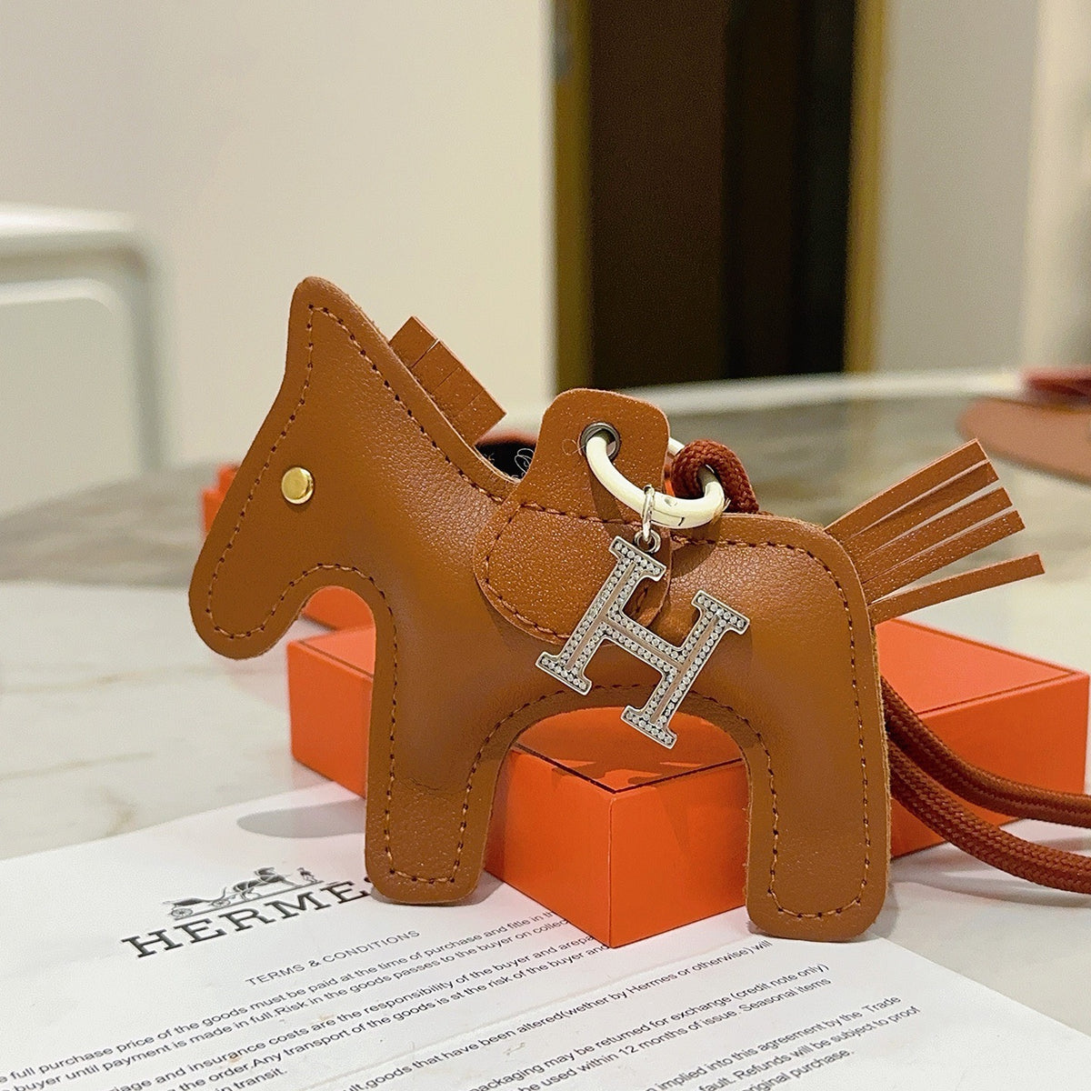 Horse Keychain in Silver-Tone – Design 048 side detail