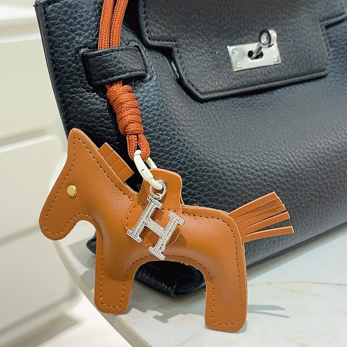 Horse Keychain in Silver-Tone – Design 048 detail view