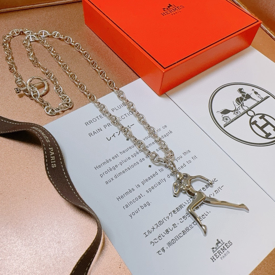 Toggle Pendant Necklace in Polished Metal-Tone – Toggle Detail – Design 024 side detail