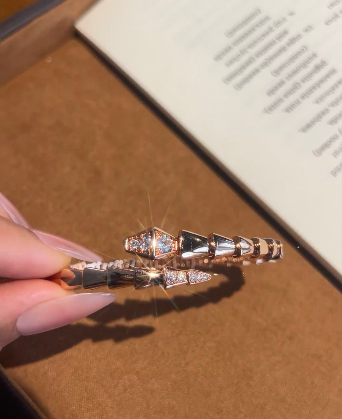 Serpentine Bangle in Rose-Gold-Tone – Rose Gold Detail – Design 002 close-up detail