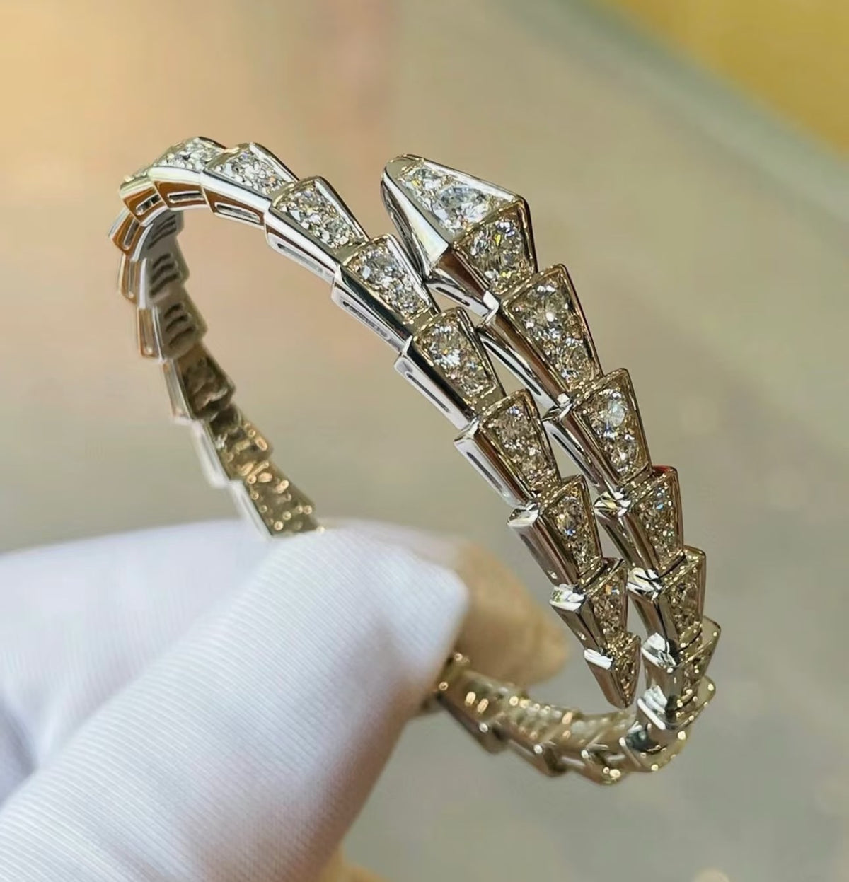 Serpentine Bangle in Rose-Gold-Tone – Rose Gold Detail detail view