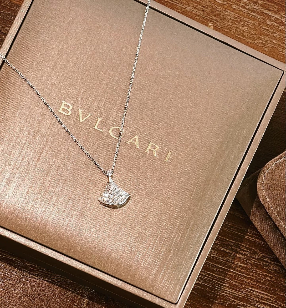 Geometric Emblem Pendant Necklace in Rose-Gold-Tone – Rose Gold Detail – Design 006 detail view