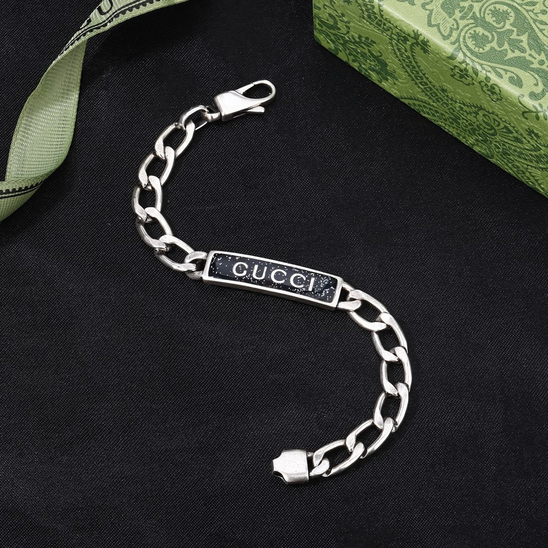 Double-G Emblem Bangle in Polished Metal-Tone – Design 029 close-up detail